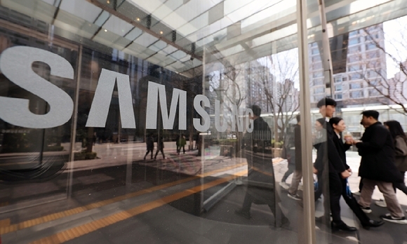 Samsung tightens its belt amid crisis winds